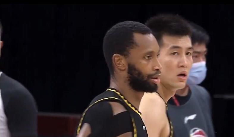 反观另一边，洪五就没有那么惊讶。